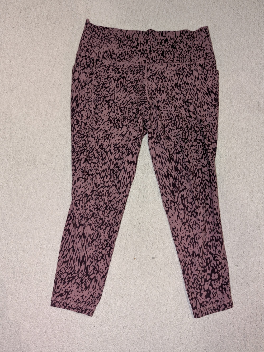 Athleta Salutation Stash Pocket Printed 7/8 Tights Purple black animal Size XL